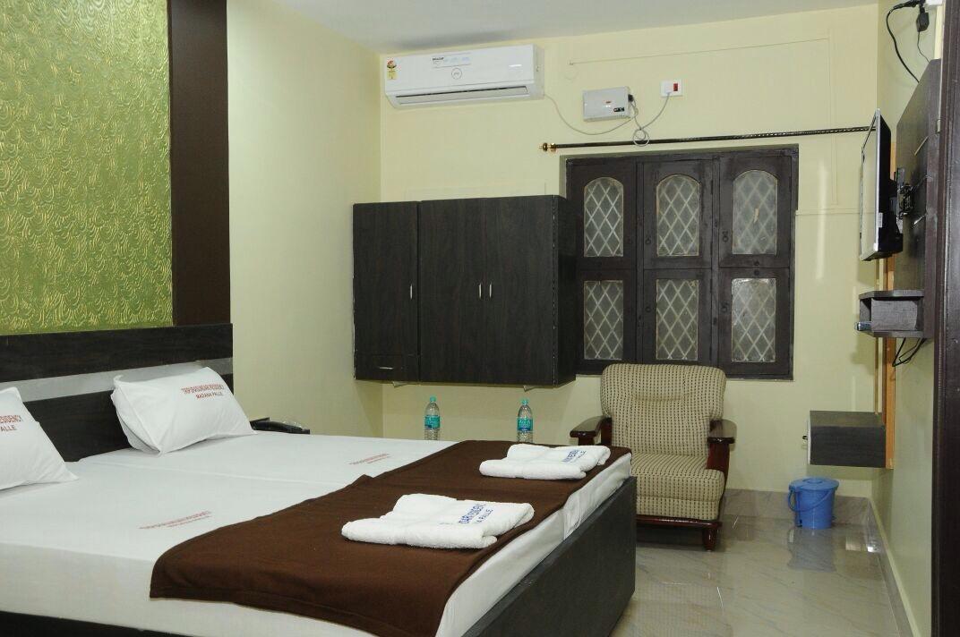 Tripura Sundari Residency Hotel Madanapalle Exterior photo